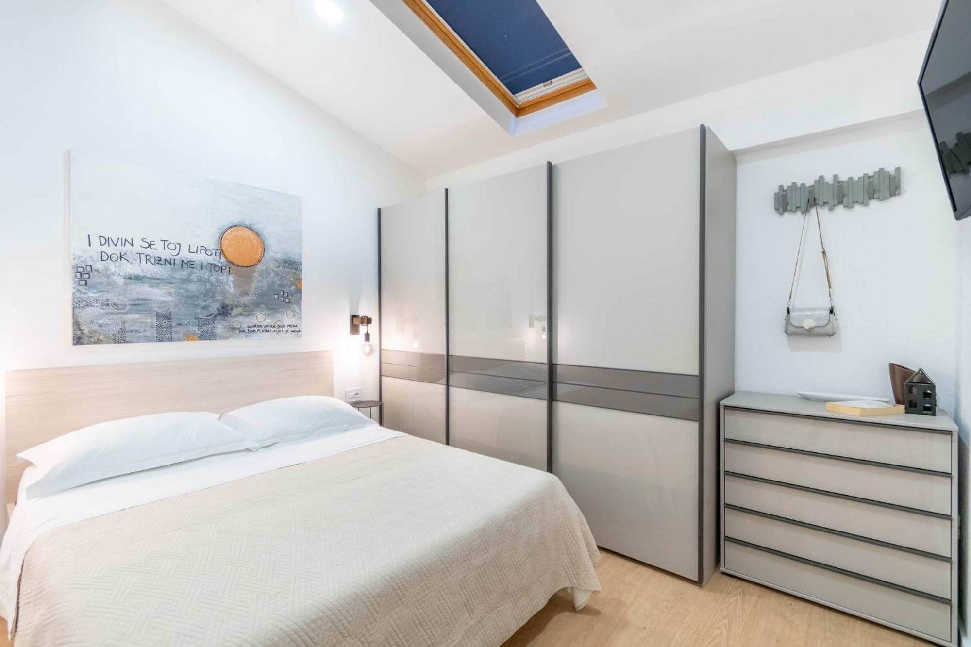 Apartment L&l